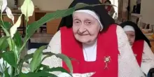 Suor Annamaria muore a 106 anni: entr&ograve; in monastero a 70 anni e conquist&ograve; il web con i suoi messaggi