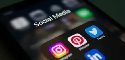 Chat Control, la tutela dei minori, WhatsApp e il nodo privacy: &laquo;Si rischia un Grande Fratello&raquo;. Cosa prevede la nuova norma Ue