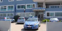 Turista ha un malore in hotel, cade dal balcone e muore sul colpo: il corpo ritrovato dalla moglie