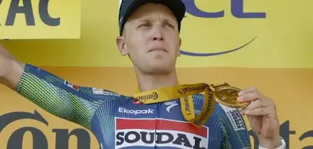 Merlier fa il bis al Tour: Van der Poel lancia Philipsen, ma il belga li beffa tutti. Pogacar resta in giallo
