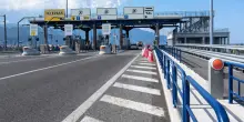 Donna a piedi contromano sull'A3 in piena notte, salvata dalla Polizia stradale: choc in Campania