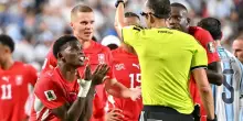 La svolta tecnologica ai Mondiali: il VAR punisce Embolo e traccia la nuova linea della FIFA