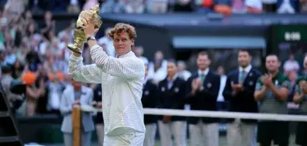 Sinner vince Wimbledon per la seconda volta, battuto Zverev in 4 set: Jannik sale a quota 5 Slam in carriera