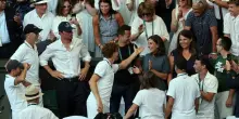Sinner e la mamma in tribuna: &laquo;L'ho vista uscire due volte per la tensione&raquo;. Il trionfo bis a Wimbledon