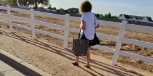 Arizona, 14enne trova un'anziana dispersa sotto il sole e la salva: il gesto diventa virale