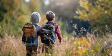 Vacanze in montagna con i bambini: &laquo;Vestiteli a cipolla, occhiali da sole e niente fai da te con le zecche. Sotto i due anni, attenzione alla funivia&raquo;