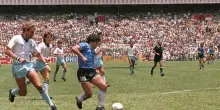 Messi come Diego: in blu con gli inglesi. Ha due partite per andare oltre il mito