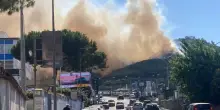 Incendio a Pozzuoli, fiamme e paura: fuga da uffici e abitazioni