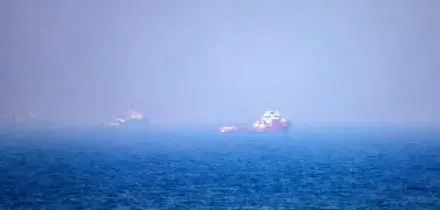 Usa-Iran, bombe e guerra in mare. Trump blocca di nuovo Hormuz: &laquo;Chi passa deve pagarci il pedaggio del 20%&raquo;