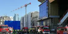Incendio Bruxelles, in fiamme la torre Oxy. &laquo;Morti, feriti e dispersi: le vittime trovate in ascensore&raquo;
