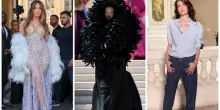 Pagelle look Haute Couture Parigi: J.Lo regina delle nevi a luglio (5), Gigi Hadid versione ?struzzo? (4). Charlotte Casiraghi? Sbaglia tutto (3)