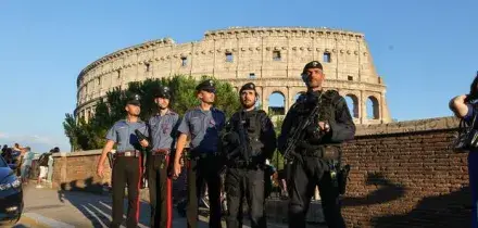 Sicurezza, s&igrave; al giro di vite: c?&egrave; la norma anti-baby gang. ?Fermo preventivo esteso ai minorenni, potr&agrave; farlo anche la polizia locale