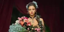 Leonie Cassel, la figlia minore di Monica Bellucci debutta sulla passerella di Dolce e Gabbana a 16 anni