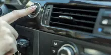 ?Aria condizionata in auto, quando si rischia una multa fino a 440 euro e cosa cambia per i veicoli elettrici