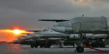 Droni ucraini sulla base russa Engels-2, in fiamme l'hub dei bombardieri supersonici Tu-160 (usati per lanciare i missili). L'attacco all'alba