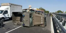 Automezzo dei vigili del fuoco si ribalta sulla 268 nel Napoletano, gravemente feriti i due occupanti