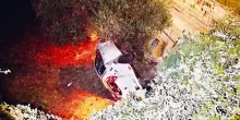 Finiti in una scarpata sul Vesuvio, giovani salvati da agenti eroi