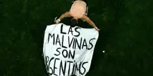 Mondiali, l'Inghilterra: &laquo;La Fifa apra un'indagine per lo striscione dell'Argentina sulle Isole Falklands nella semifinale&raquo;