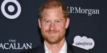 Harry a sorpresa sul red carpet di New York, ma continuano le tensioni con la famiglia reale: &laquo;Con William rapporto compromesso&raquo;