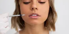 Dopo l'Ozempic ecco il "ritocco" con il grasso dei cadaveri: il trattamento choc negli Usa. &laquo;&Egrave; il nuovo Botox&raquo;
