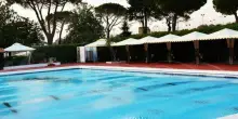 Fuga di cloro in una piscina a Mentana, 8 intossicati: bambino di 5 anni in codice rosso, cinquanta gli evacuati