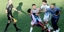 Spagna-Argentina, follia di Paredes nel finale, scatta la maxi rissa: pugni e spintoni a Eric Garcia e Gavi