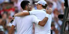 Djokovic si pente di aver aiutato Sinner: &laquo;Ho sbagliato, ora mi batte sempre a Wimbledon&raquo;. Il retroscena