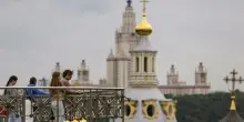 Russia, i bancomat senza contante (perch&eacute; i cittadini li hanno presi d'assalto). E l'economia di Putin &egrave; sempre pi&ugrave; sotto pressione