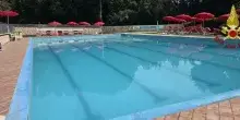 Bambina risucchiata dal bocchettone della piscina nel Trevigiano: salvata dagli operatori del centro ricreativo