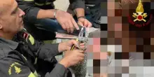 Malore dopo essere stata ammanettata, liberata dai vigili del fuoco sull'autostrada in Campania