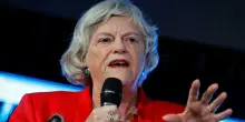 Omicidio Ann Widdecombe, la svolta choc: ?Lady Brexit? massacrata con 21 colpi di martello mentre pranzava