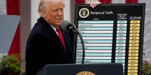 Dazi, offensiva su 60 Paesi: Trump cerca un appiglio