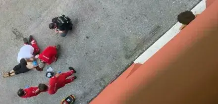 Fakir morto, il video dei tentativi di rianimazione: &laquo;Legato e volto insanguinato e marrone per lo spray al peperoncino&raquo;