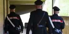 Spara in testa alla moglie, sale in auto e va a uccidere il fratello, poi si consegna ai carabinieri. Tragedia all'alba nel Cagliaritano