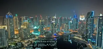 Dubai, 700 euro per i residenti che invitano amici e parenti: il paradiso di ultra-ricchi e influencer &egrave; solo un ricordo