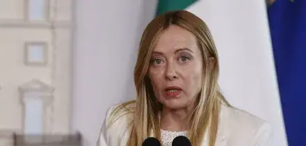 Nuova stretta anti-maranza, cambiano le regole sull'imputabilit&agrave; dei minori. Meloni: &laquo;Chi sbaglia, ne risponda&raquo;. Ira opposizioni