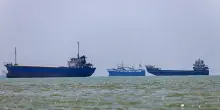 Iran, Mar Rosso in fiamme: Houthi attaccano le petroliere. E Trump minaccia Teheran: &laquo;Ora raid massicci&raquo;