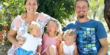 Famiglia nel bosco, ritorno graduale dei bimbi a casa: ecco l'ipotesi al vaglio dei giudici