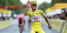 Van der Poel oltre il limite, Pogacar nella leggenda: Parigi incorona due campioni