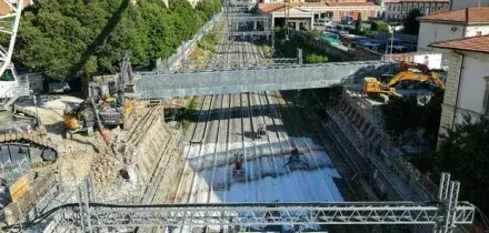 Nuovo stop dei treni nel nodo Firenze: ripartono i lavori al ponte, Alta Velocit&agrave; Roma-Milano deviati e maxi-ritardi