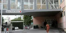 Livorno, vigile spara e ferisce un senzatetto all'addome. Il clochard lo aveva minacciato con il coltello