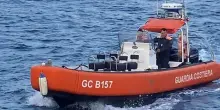Ombrelloni e sedie per occupare il posto sulla spiaggia libera: sequestri a Torre del Greco. Cosa si rischia