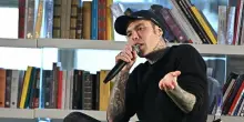 Fedez, lo stop dei medici dopo il ricovero in ospedale. &laquo;Ha bisogno di cure e riposo assoluto&raquo;. Cancellati tutti i concerti