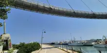 17enne precipita dal ponte, corpo ritrovato dai passanti: parenti e amici sotto choc