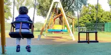 Natalit&agrave;, l'Italia tocca il minimo storico: nel 2025 nati solo 355mila bambini. &Egrave; record culle vuote