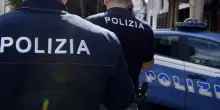 Rifugiato politico prende a pugni due passanti senza motivo: l'uomo ha precedenti per violenza sessuale, spaccio e rapina