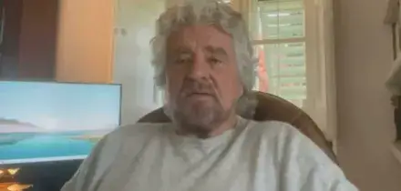 Grillo attacca il M5S: &laquo;Si sono montati la testa. Dovevano occuparsi del futuro, ora pensano alle poltrone&raquo;