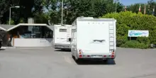 Non pagava gli assegni di mantenimento per i tre figli all'ex ministra peruviana: arrestato in campeggio davanti alla famiglia