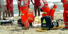 Malore in mare durante il bagno, donna muore sotto gli occhi del nipotino