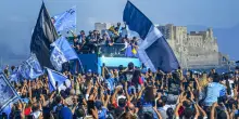 Centenario Napoli, il Pizza Village in piazza Municipio: cibo e bibite gratis per i tifosi azzurri